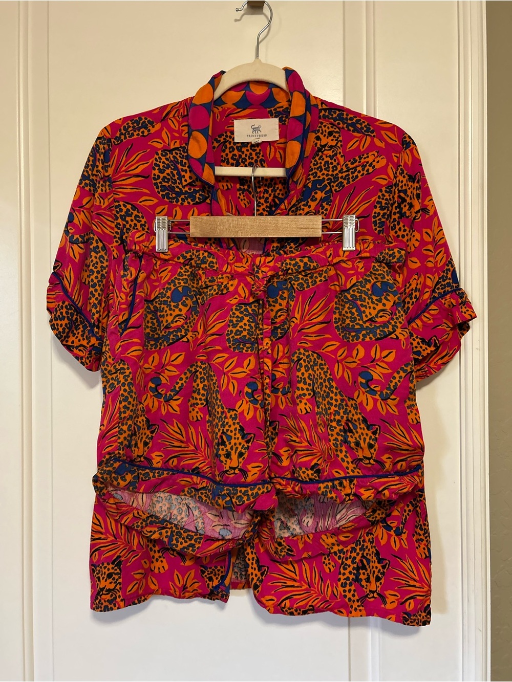 Like New 🐆🎀🐆Printfresh Eco-Satin Bagheera ‘City Cats’ Fuchsia Pajama Set 🐆🎀🐆